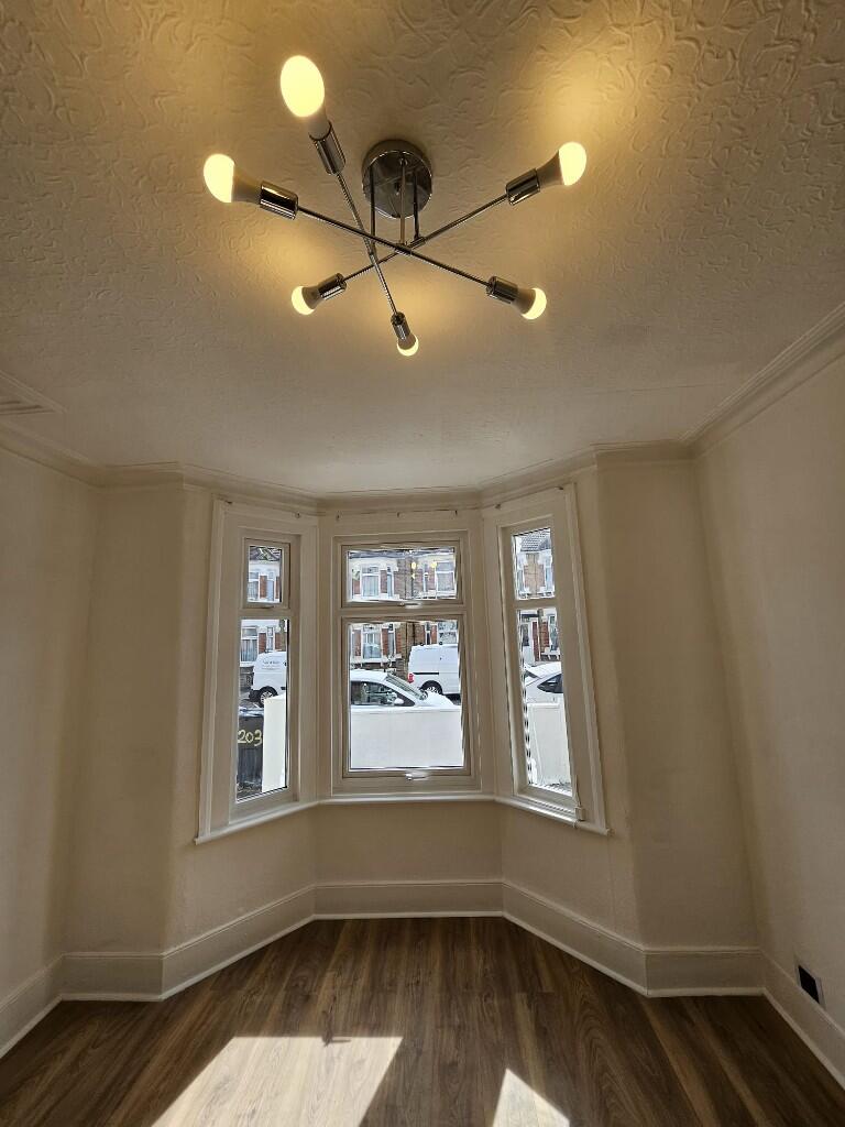 Henley Road, Ilford, London, IG1 photo 4