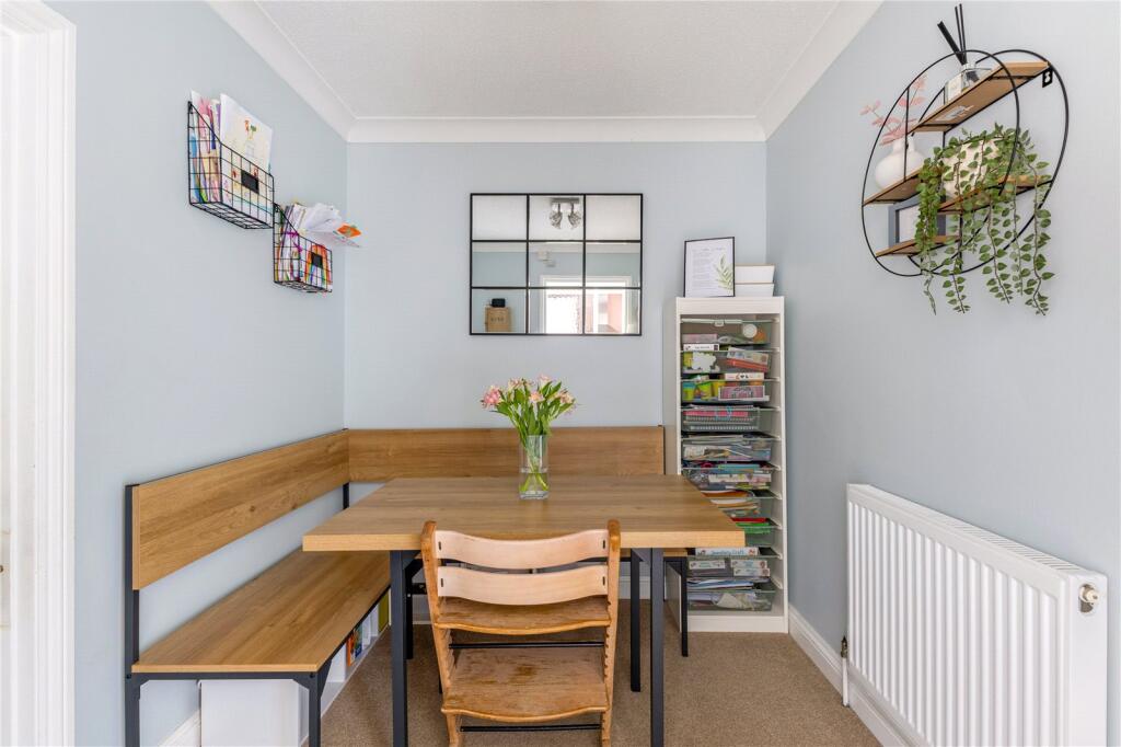 House in Farnham - More
