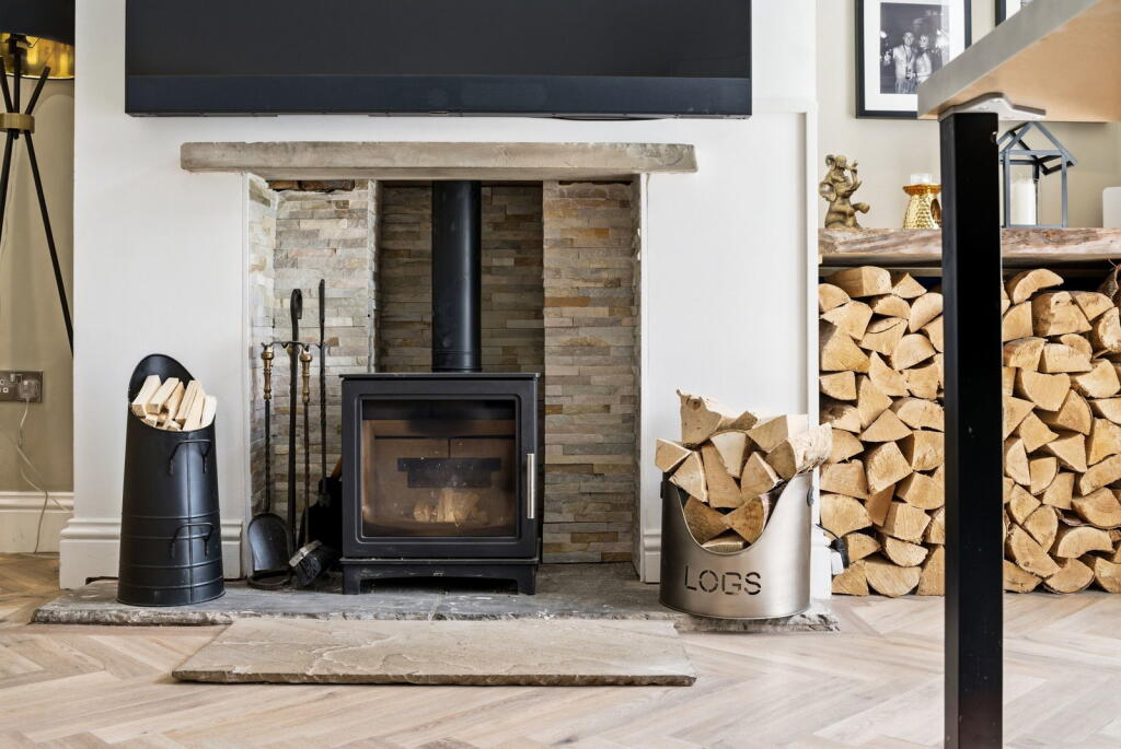House in Pendle, Barrowford - More