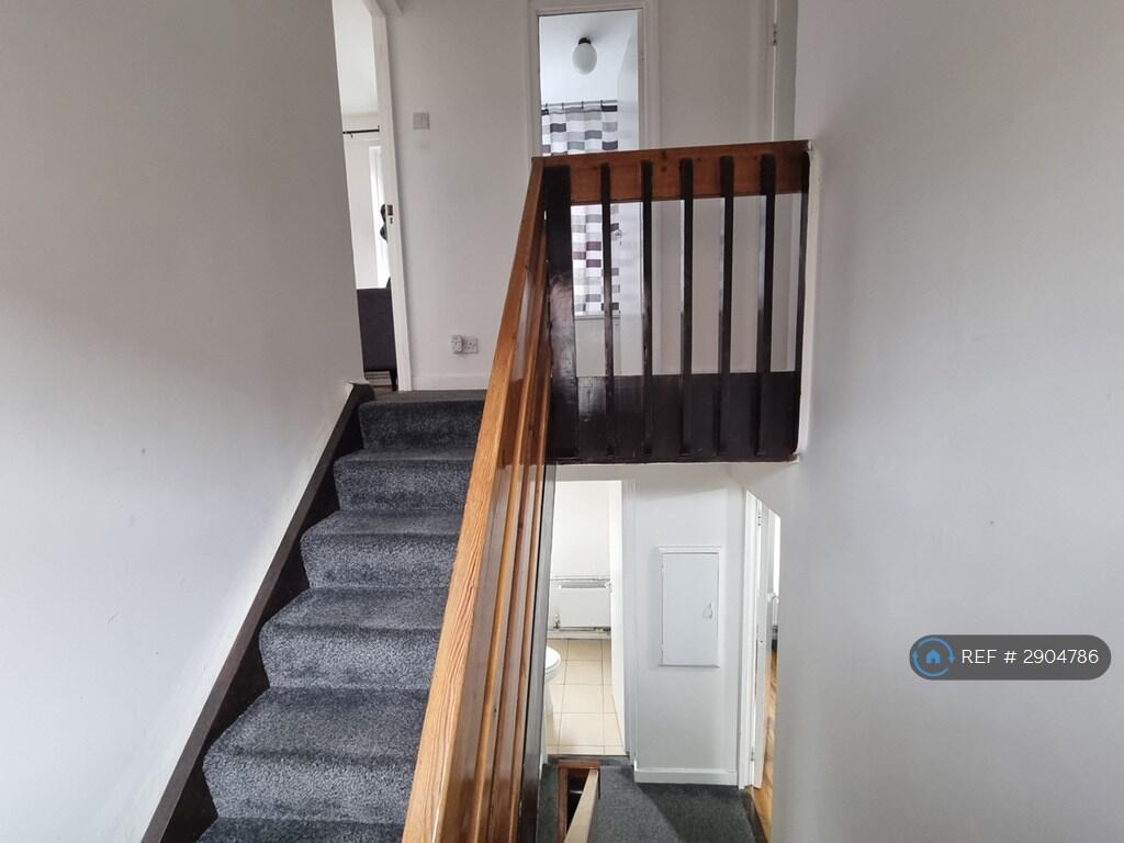 2 bedroom semi-detached house for rent