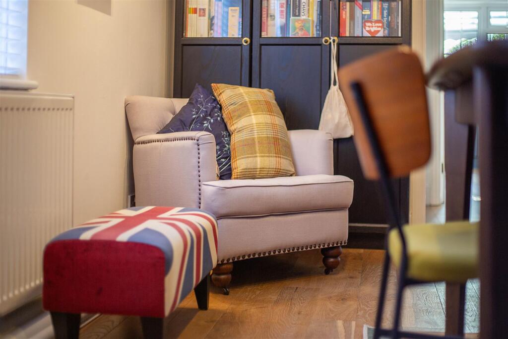 House in London, Royal Borough of Kingston upon Thames - View 5