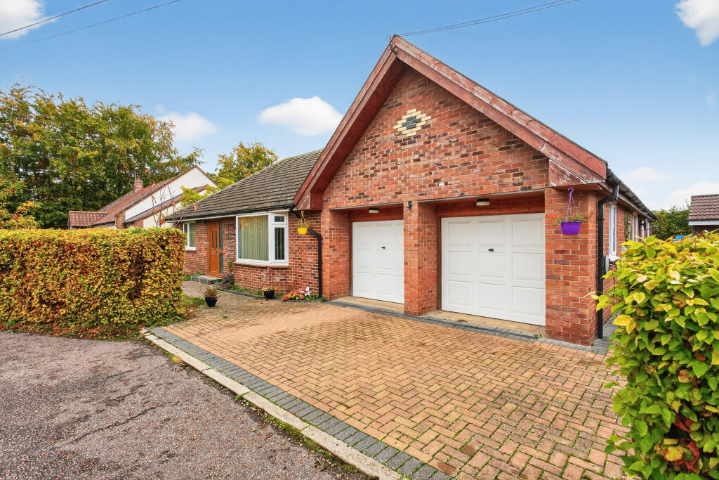 Main image of property: Alborough Loke, Norwich, NR9