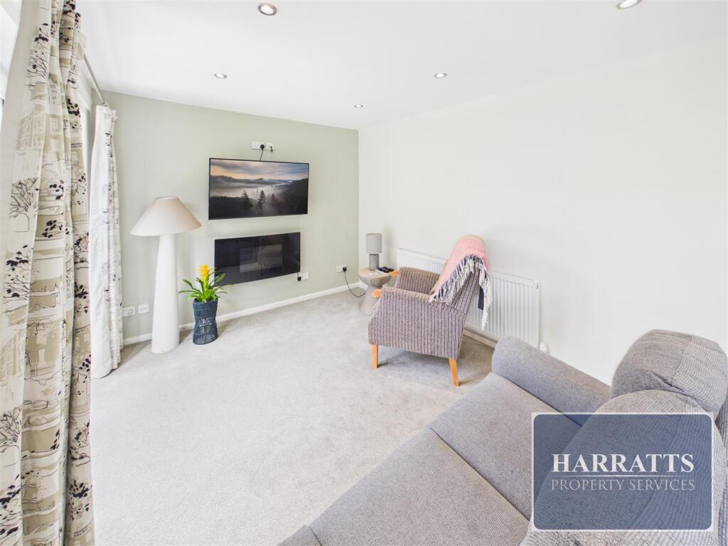 House in Stockport, Heaviley, Cale Green - View 4