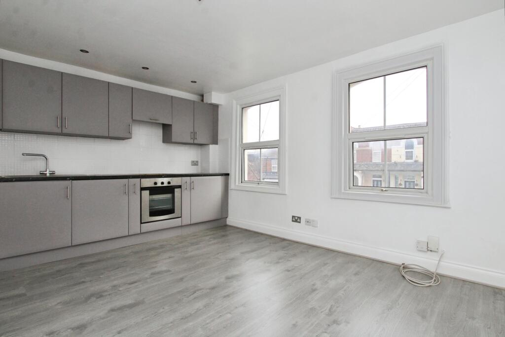 Apartment in Reading, Katesgrove - View 2