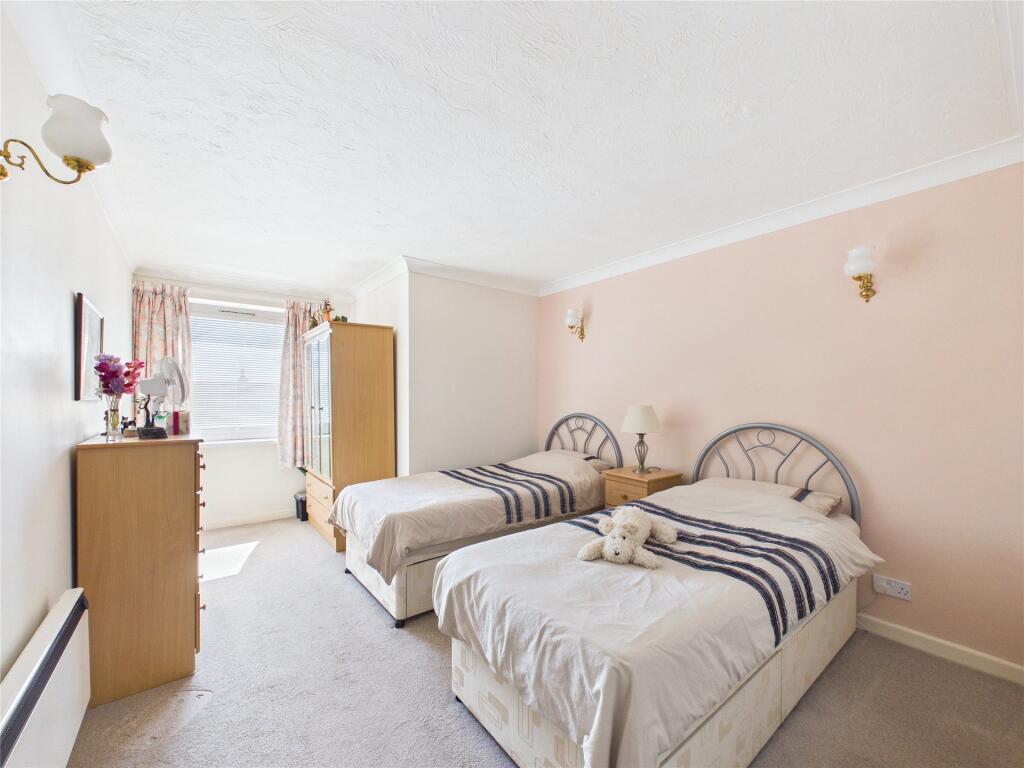 Apartment in Torquay - More