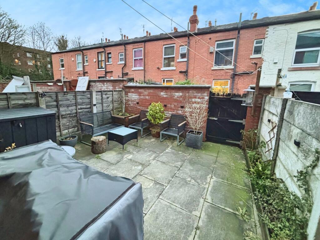 Alexandra Avenue, Hyde, Greater Manchester, SK14 photo 4