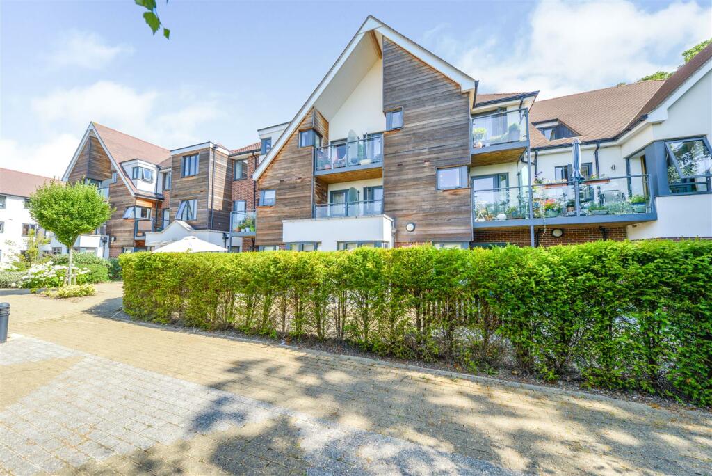 Main image of property: Mandeville Court, Darkes Lane, Potters Bar, Hertfordshire, EN6 1BZ