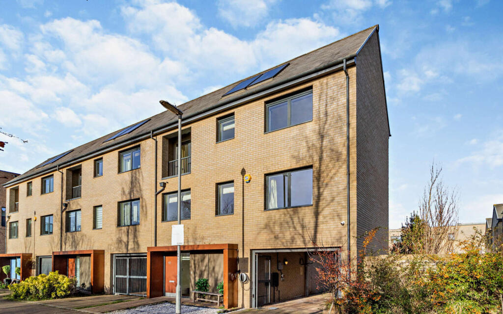 Main image of property: Cedar Road, Trumpington, Cambridge, Cambridgeshire, CB2