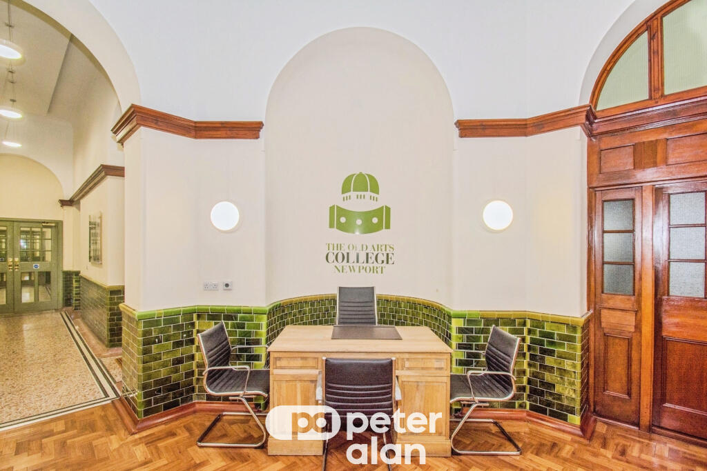 Apartment in Newport - More