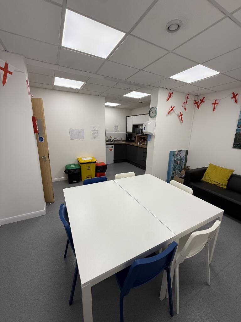 Kitchen & Breakout Area