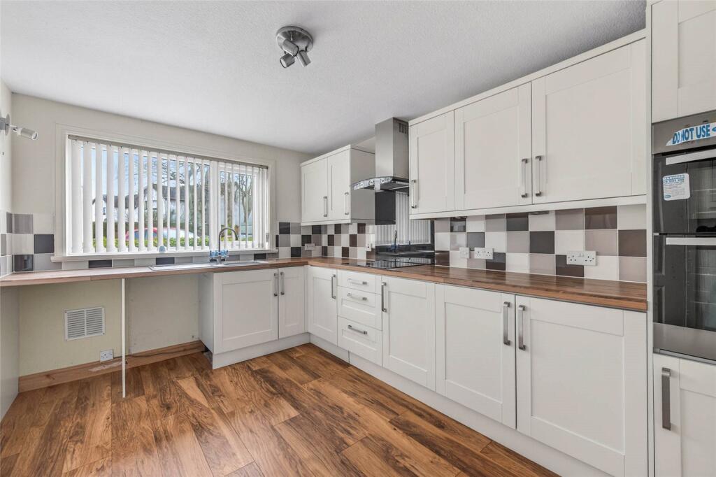 16 Grampian Gardens, Dyce, Aberdeen, AB21 7LF photo 3
