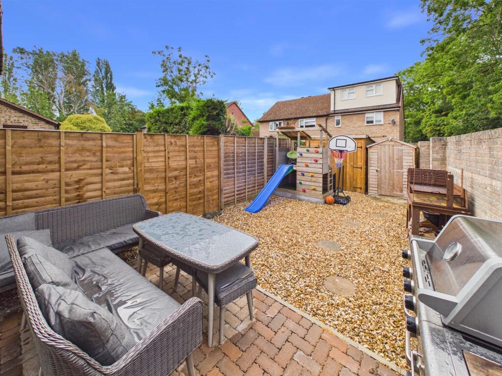 House in Gloucester - View 4