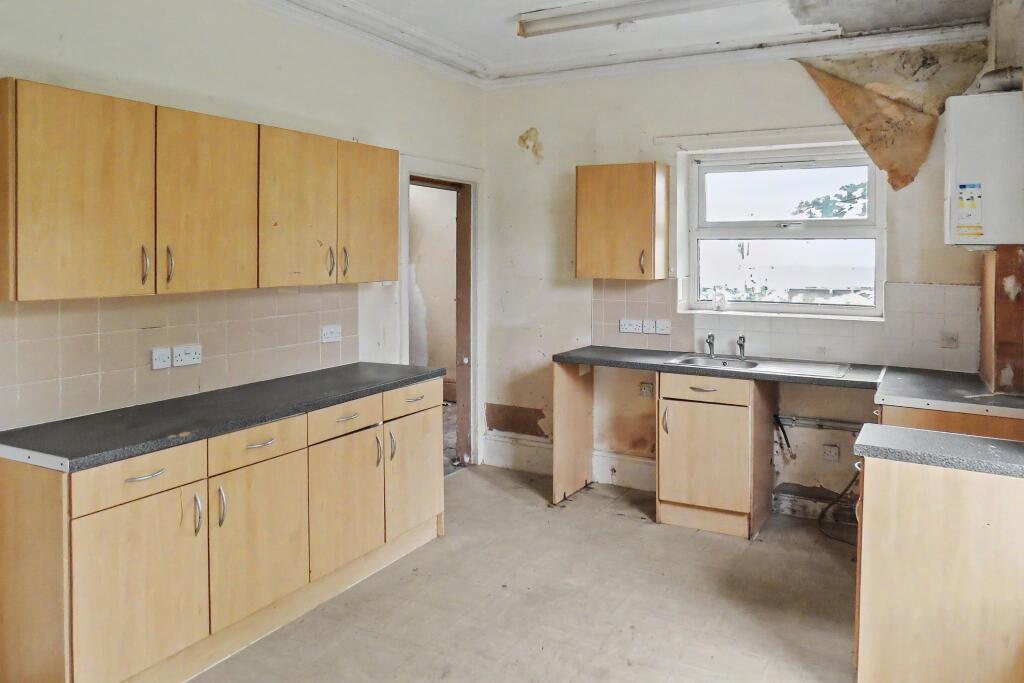 House in Wirral, Liverpool City Region - View 4