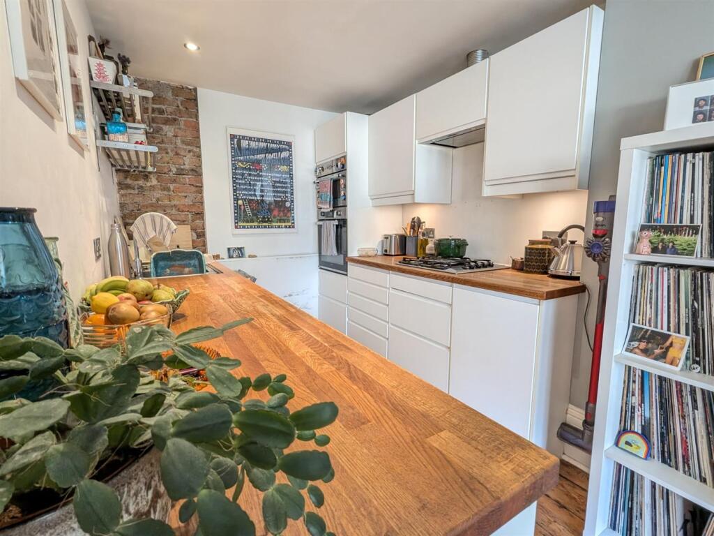 Apartment in Brighton - More