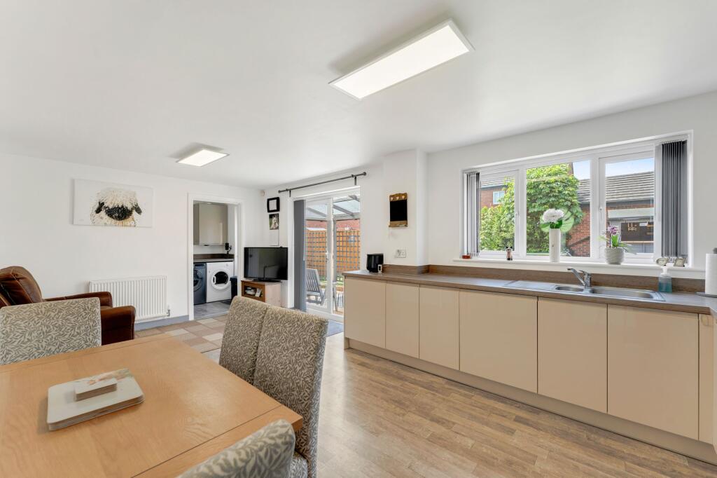 Wells Avenue, Lostock Gralam, CW9 photo 4