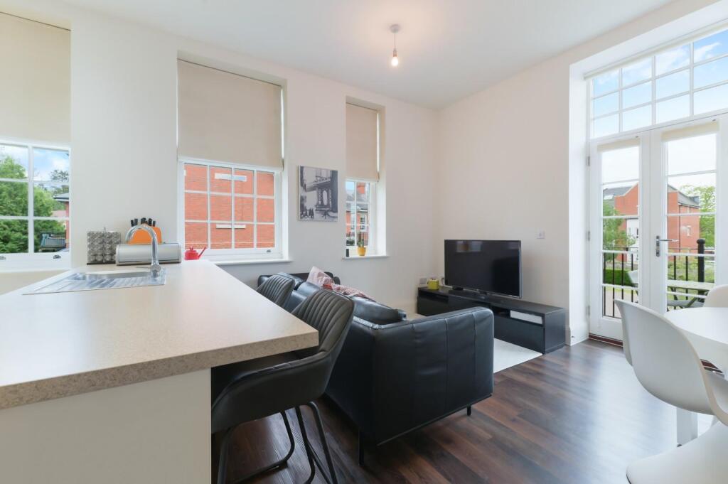Apartment in Epsom and Ewell, Manor Park - View 3