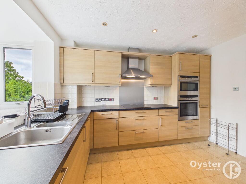 Apartment in London, Belmont - View 5