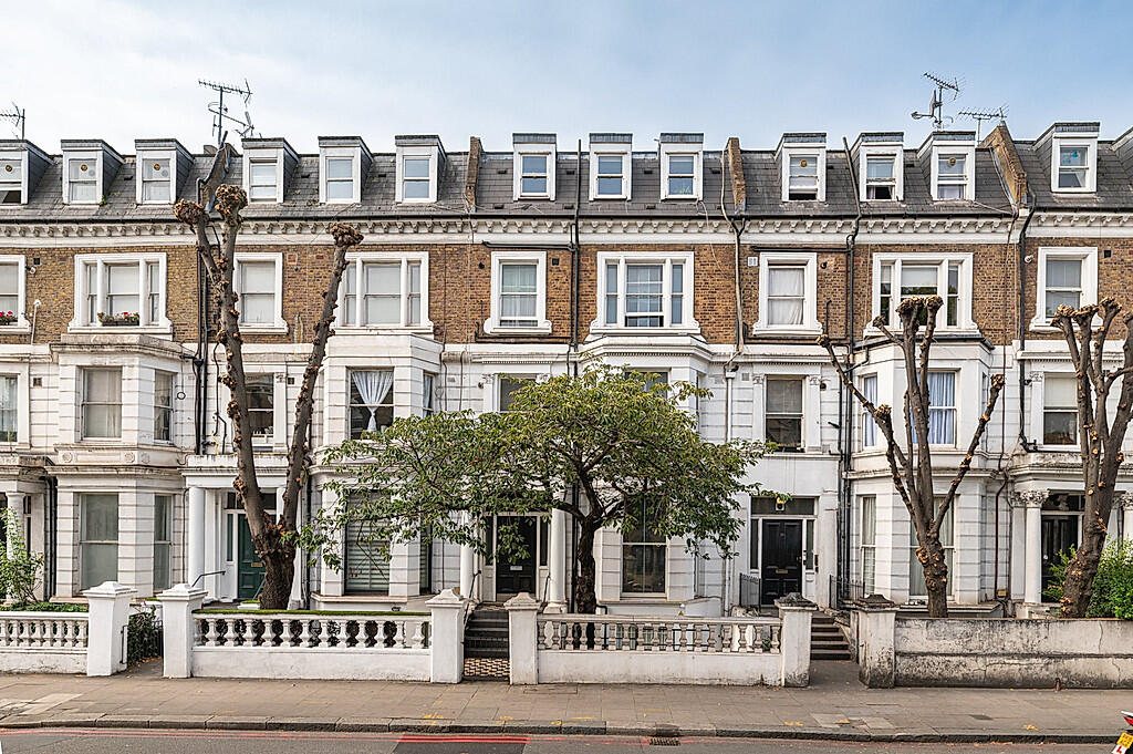 2-bed flat on D,117 Holland Road, , London, W14 8AS, £650,000