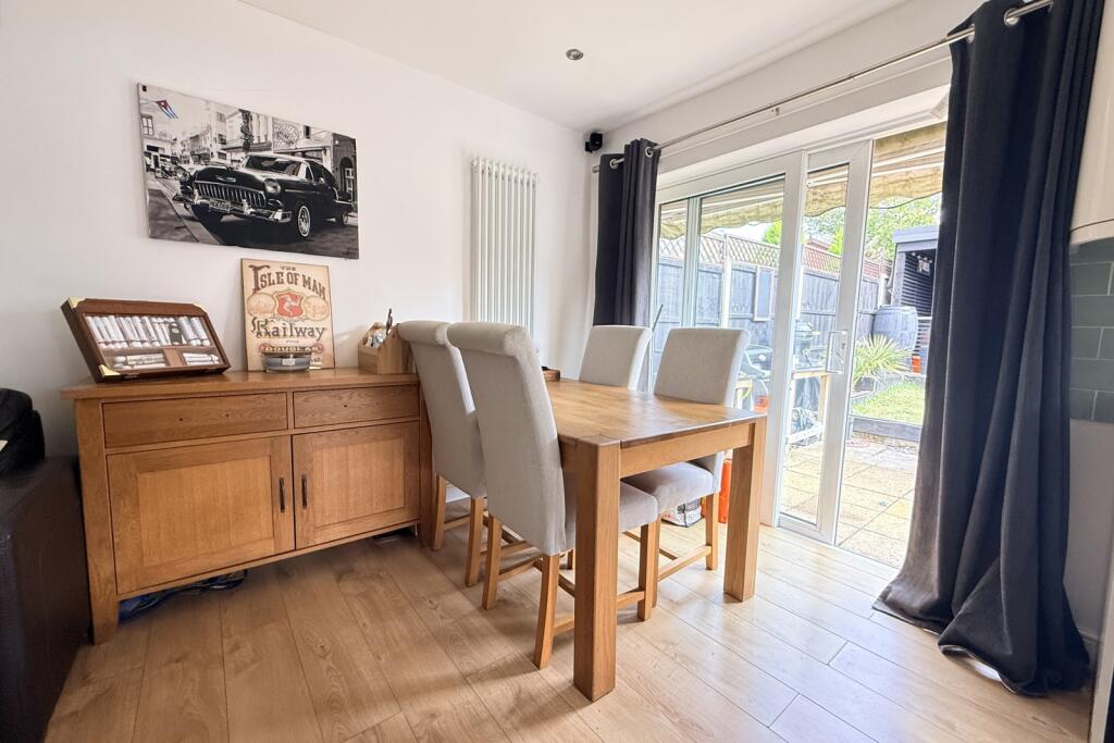 Harvard Road, Owlsmoor, Sandhurst, Berkshire, GU47 photo 4