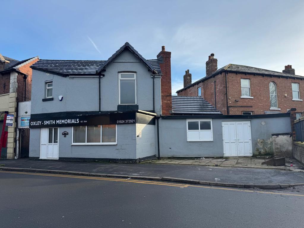 Main image of property: 3a Manygates Lane, Sandal, Wakefield, WF1 5NJ