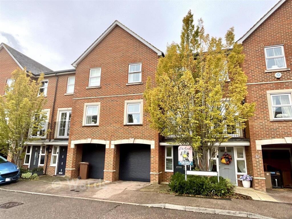 3-bed house on Downland Walk, Walderslade,Chatham, Kent, £274,500
