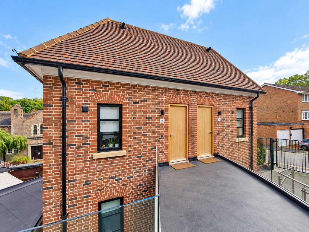 1-bed flat on Salisbury Square, Hatfield, AL9, £275,000