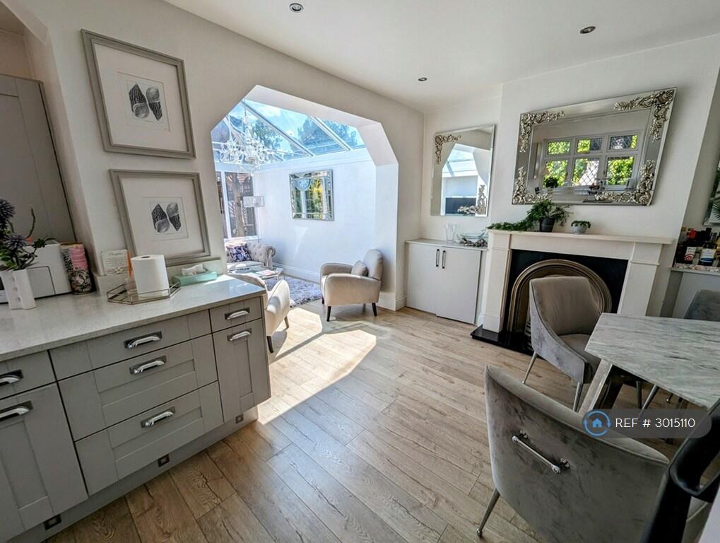 House in London, Monkhams - View 4