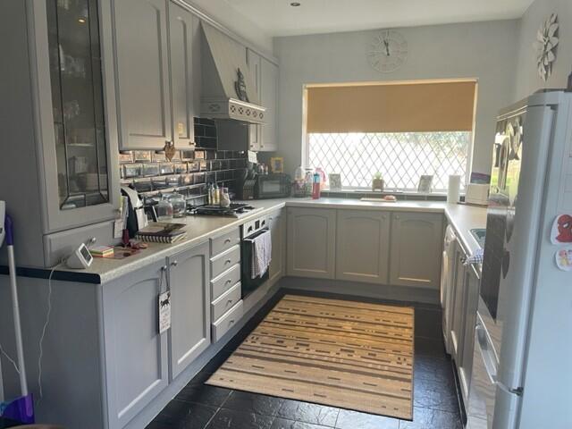 House in Sutton-in-Ashfield, Eastfield Side, Dalestorth - View 2