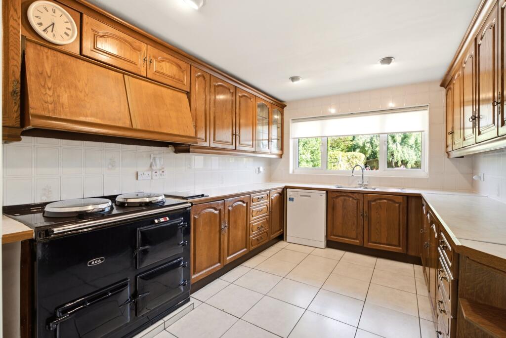 Seamons Close, Dunstable, Bedfordshire, LU6 photo 4