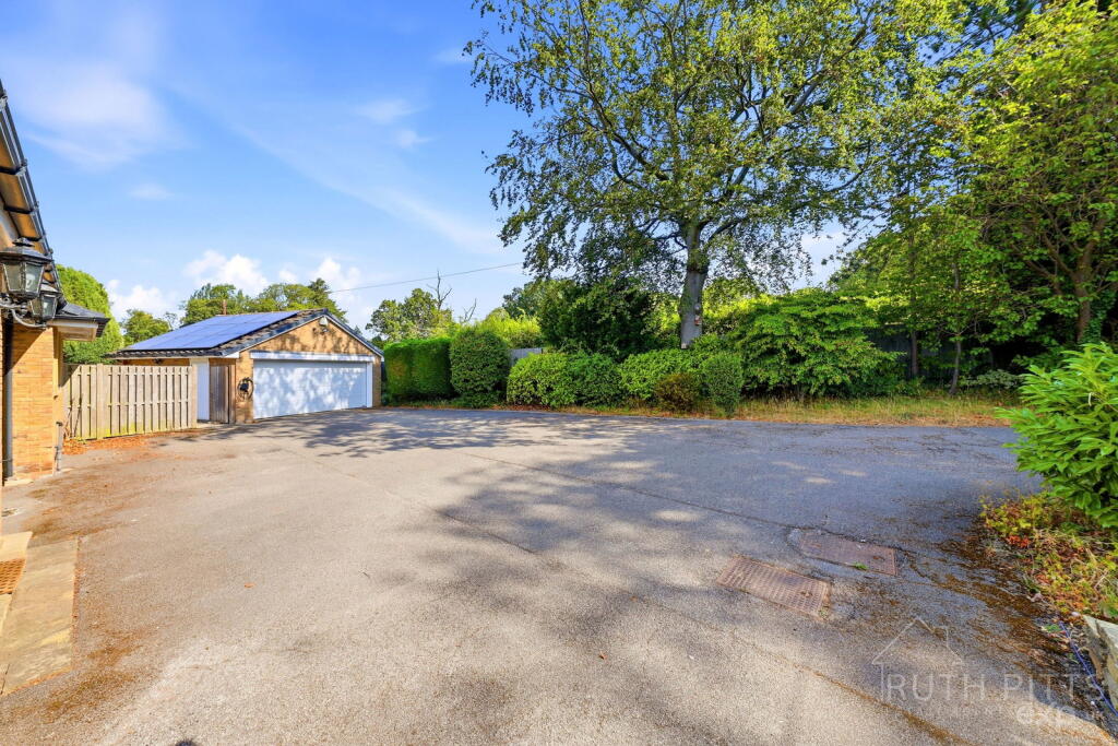 House in Wakefield, Ackworth - More