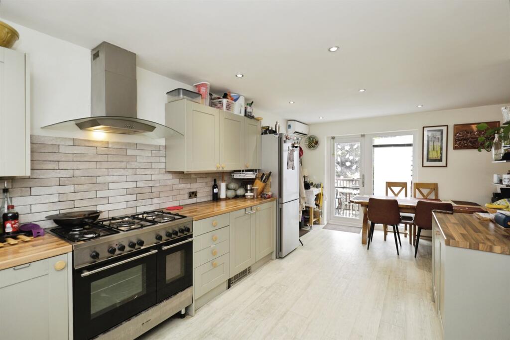 House in Harrogate, Coppice Valley - View 3