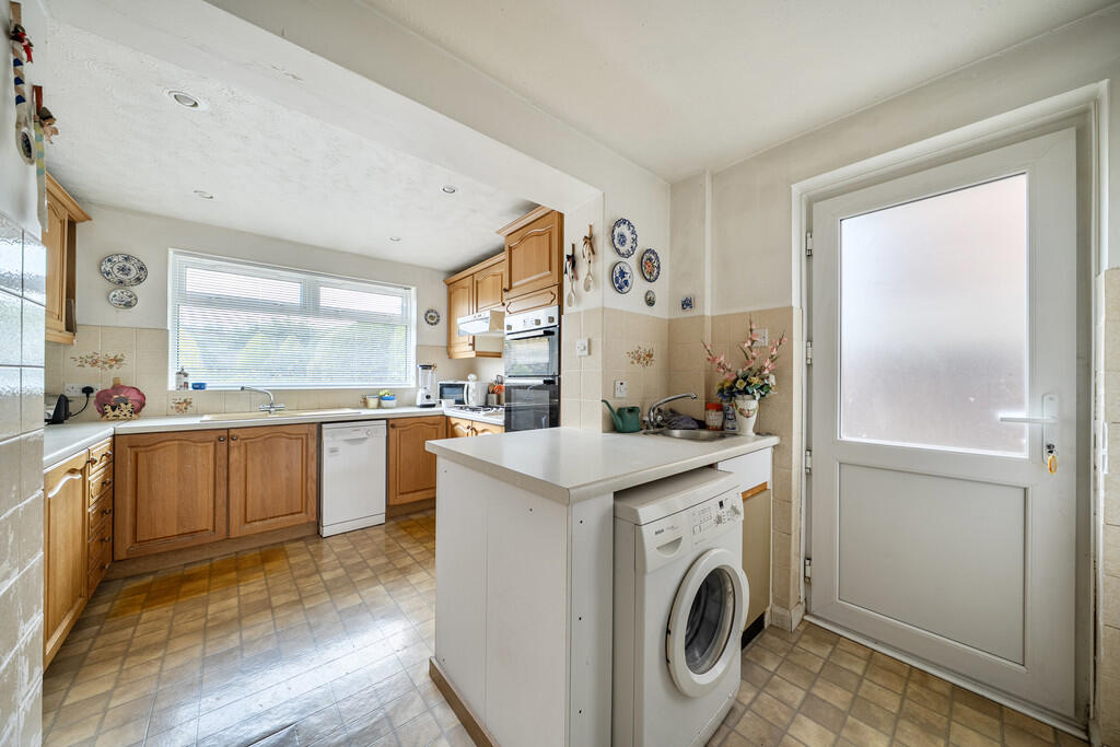 Storrington - chalet style home photo 4