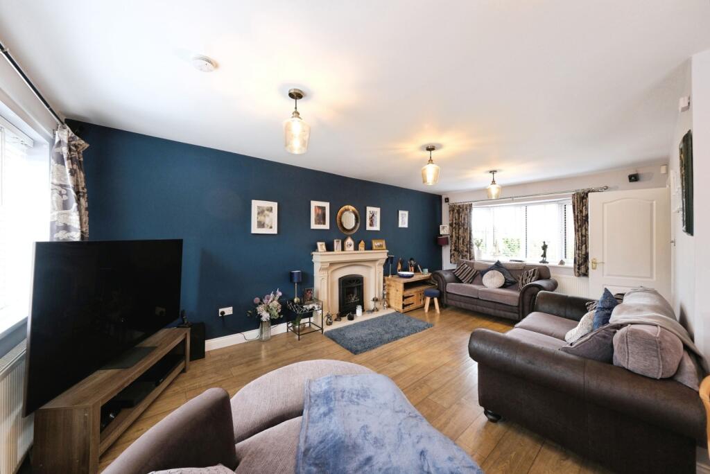 House in Mansfield, Nottinghamshire - View 2