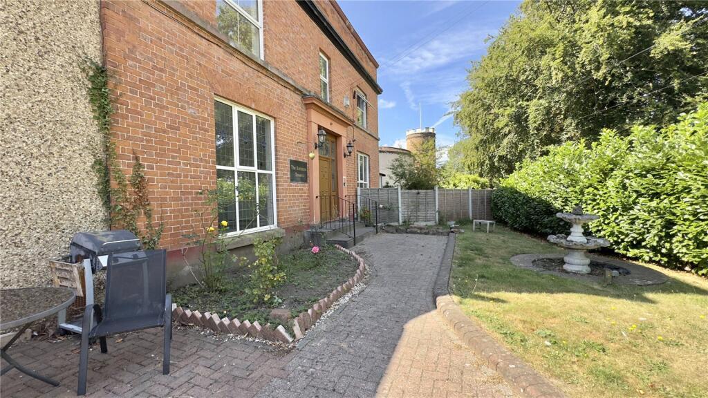 Apartment in Greasby, Overchurch Hill - View 2