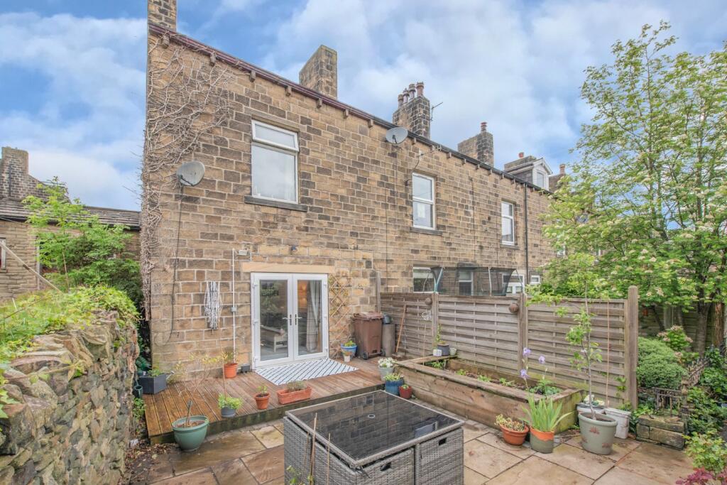 Main image of property: 15 Murton Grove, Steeton BD20 6RS