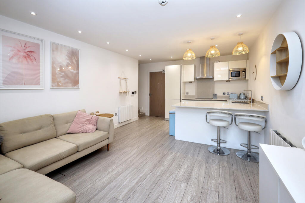 Apartment in Stockport, Greater Manchester - View 2
