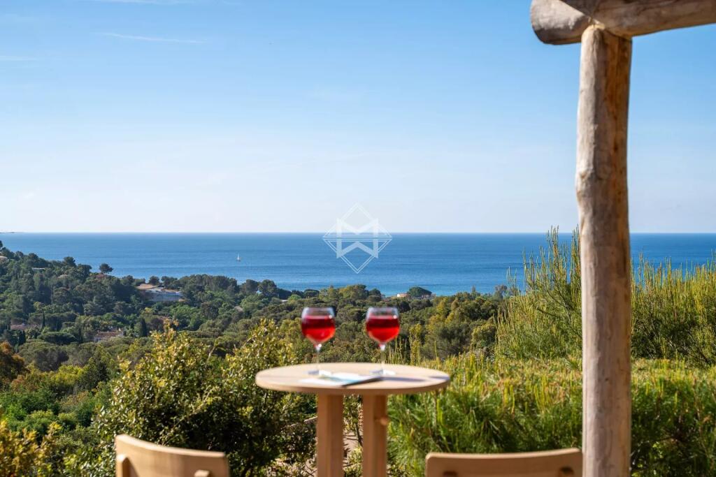 Main image of property: Provence-Alps-Cote d`Azur, Var, La Croix-Valmer