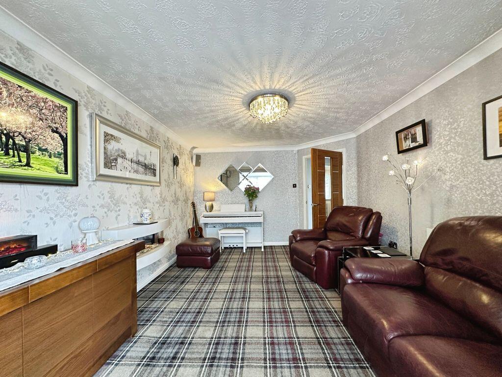 Chestnut Drive, Bury photo 5