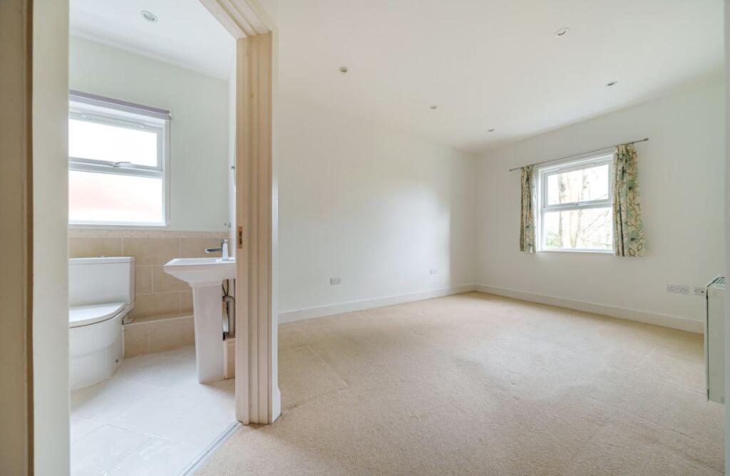 Flat 12 Orchard House, Sparkford Road, Winchester, Hampshire, SO22 4NW photo 4
