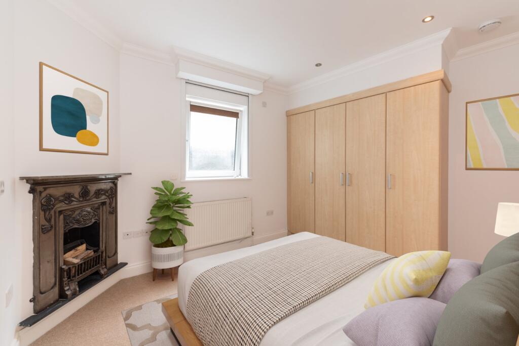 3 bedroom mews property for rent