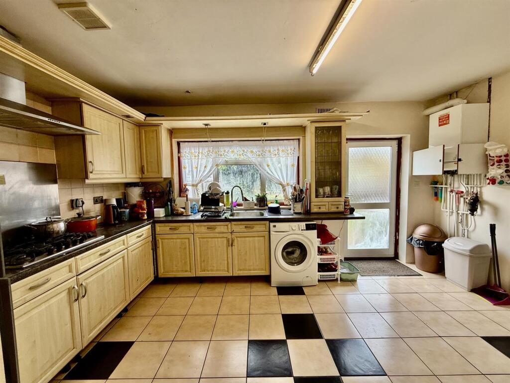 Lady Margaret Road, Southall photo 4