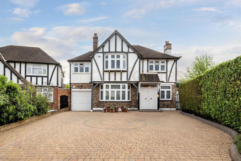 Main image of property: Oakleigh Gardens, Edgware, HA8
