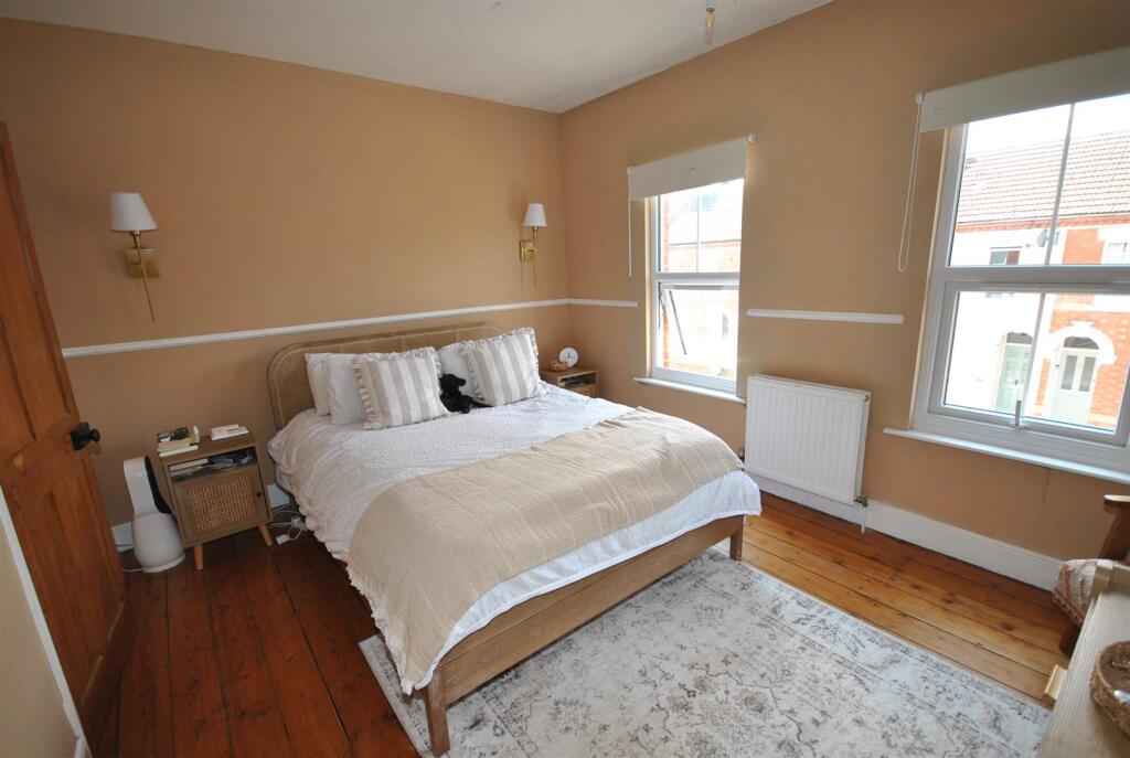 House in Northampton, Kingsthorpe - More
