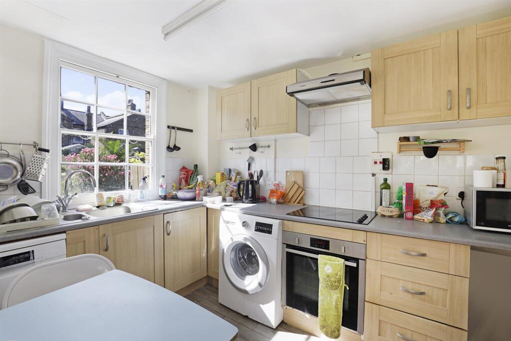 House in London - View 3