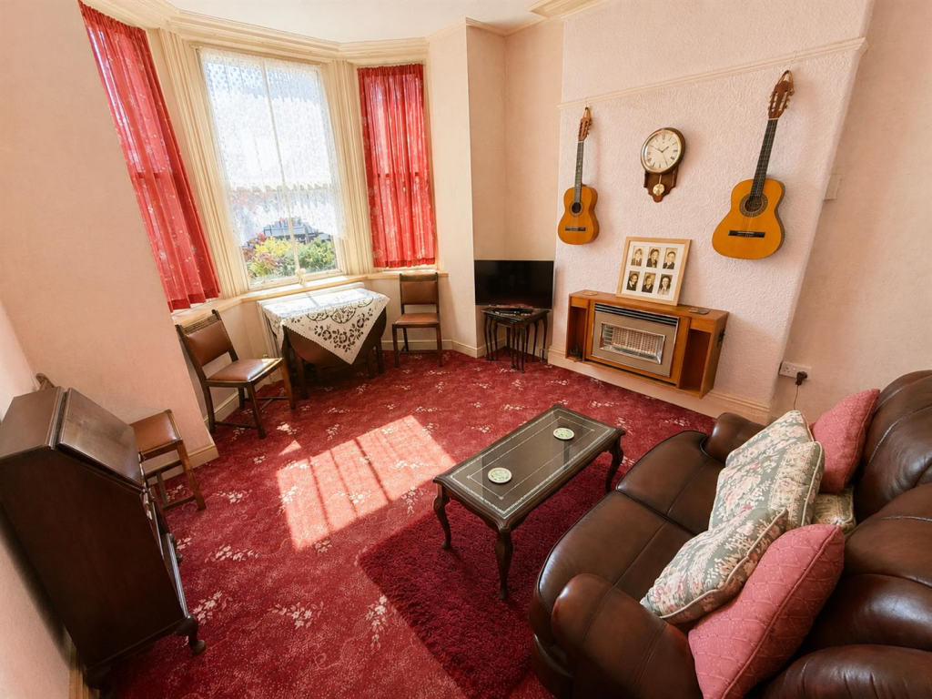 House in Heswall, Liverpool City Region - View 4
