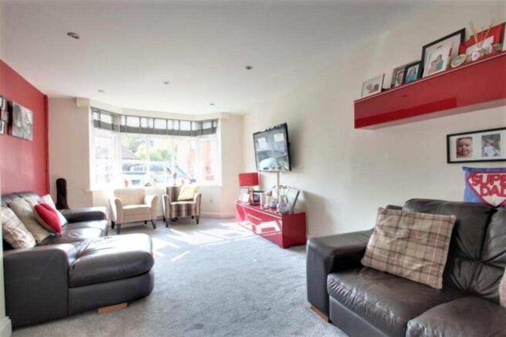 39  Whitby Road photo 3