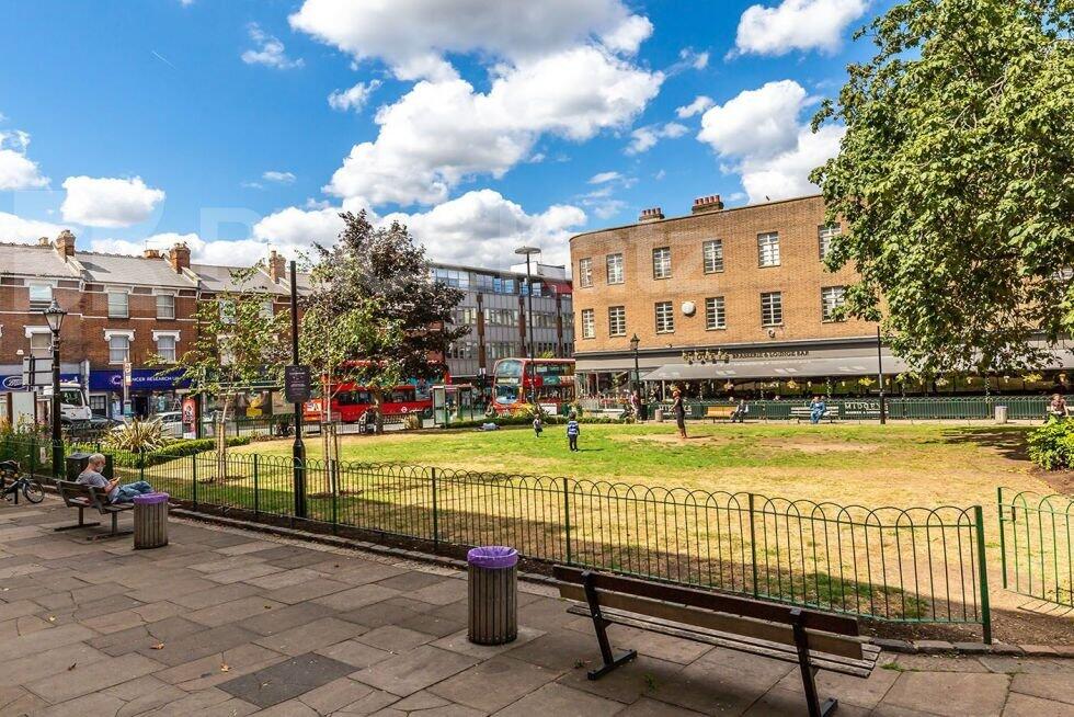 Main image of property: The Broadway, Crouch End N8