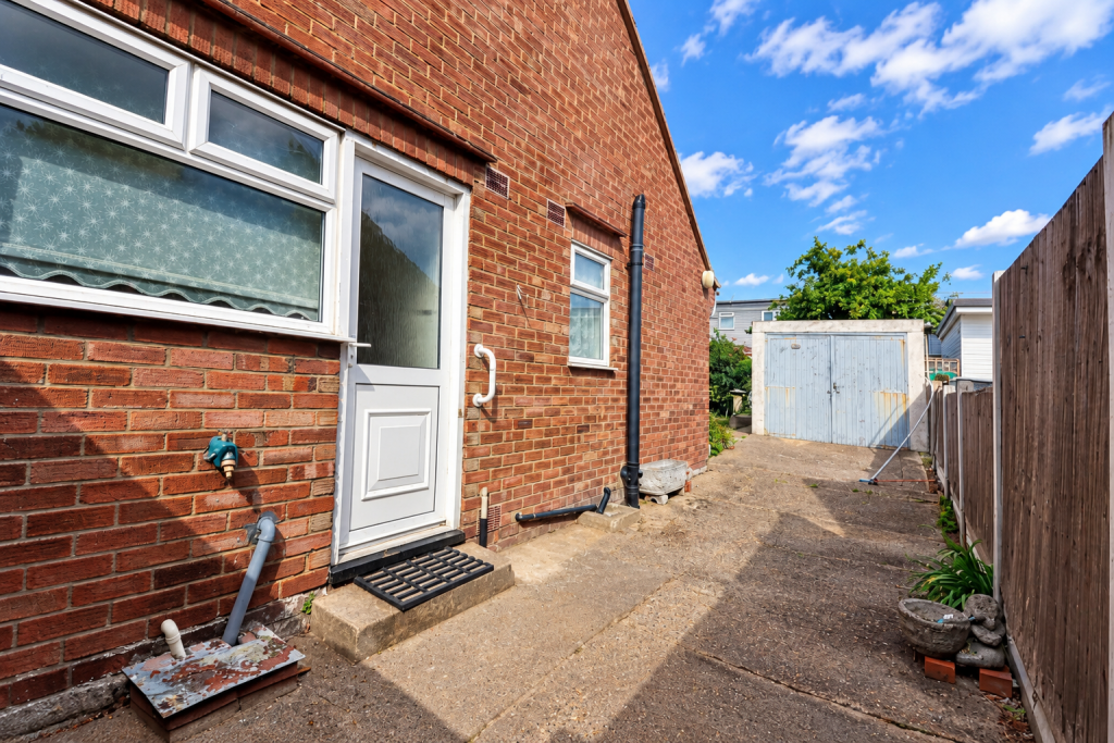 House in Southend-on-Sea - More
