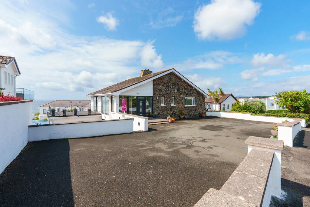 18, Majestic Drive, Onchan photo 2