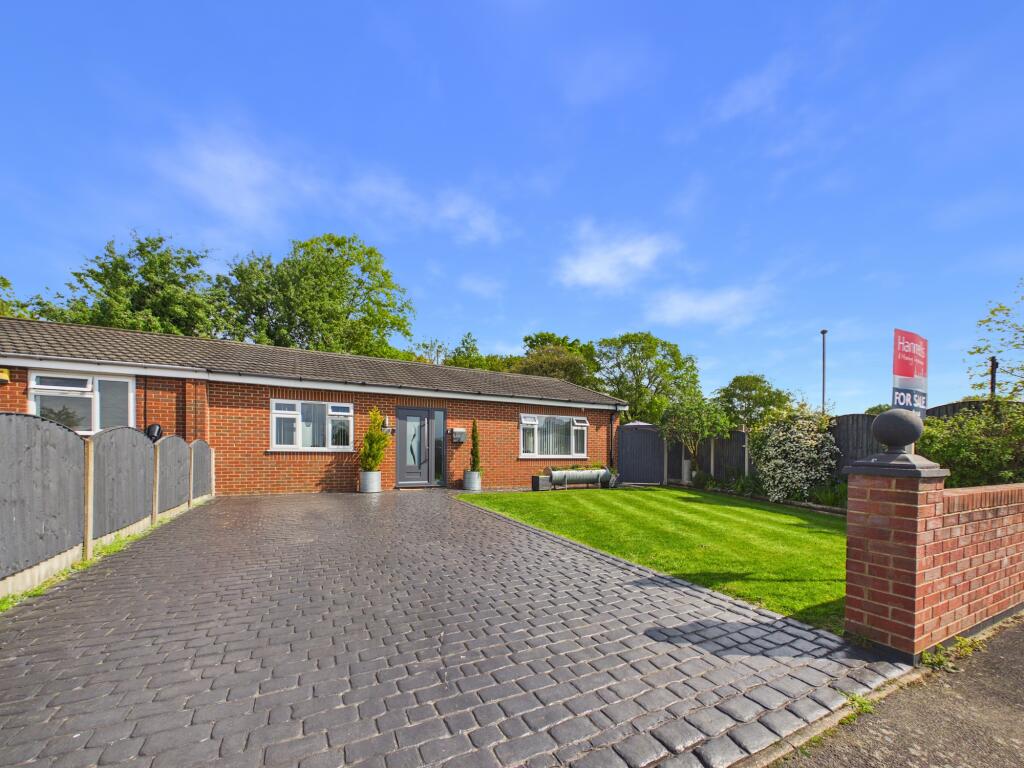 2-bed semi-detached on Edale Drive, Spondon, £260,000